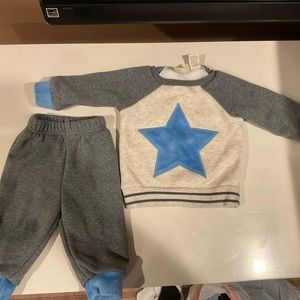 Newborn born outfit. Worn once! Size 3-6 months